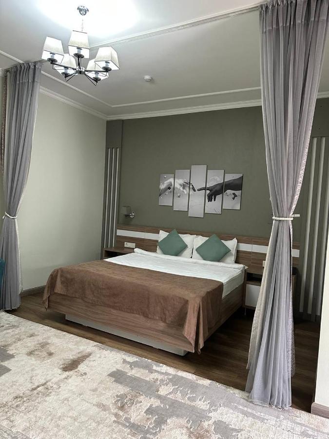 Gоlden Dragon Villa Hotel Biskek Kültér fotó