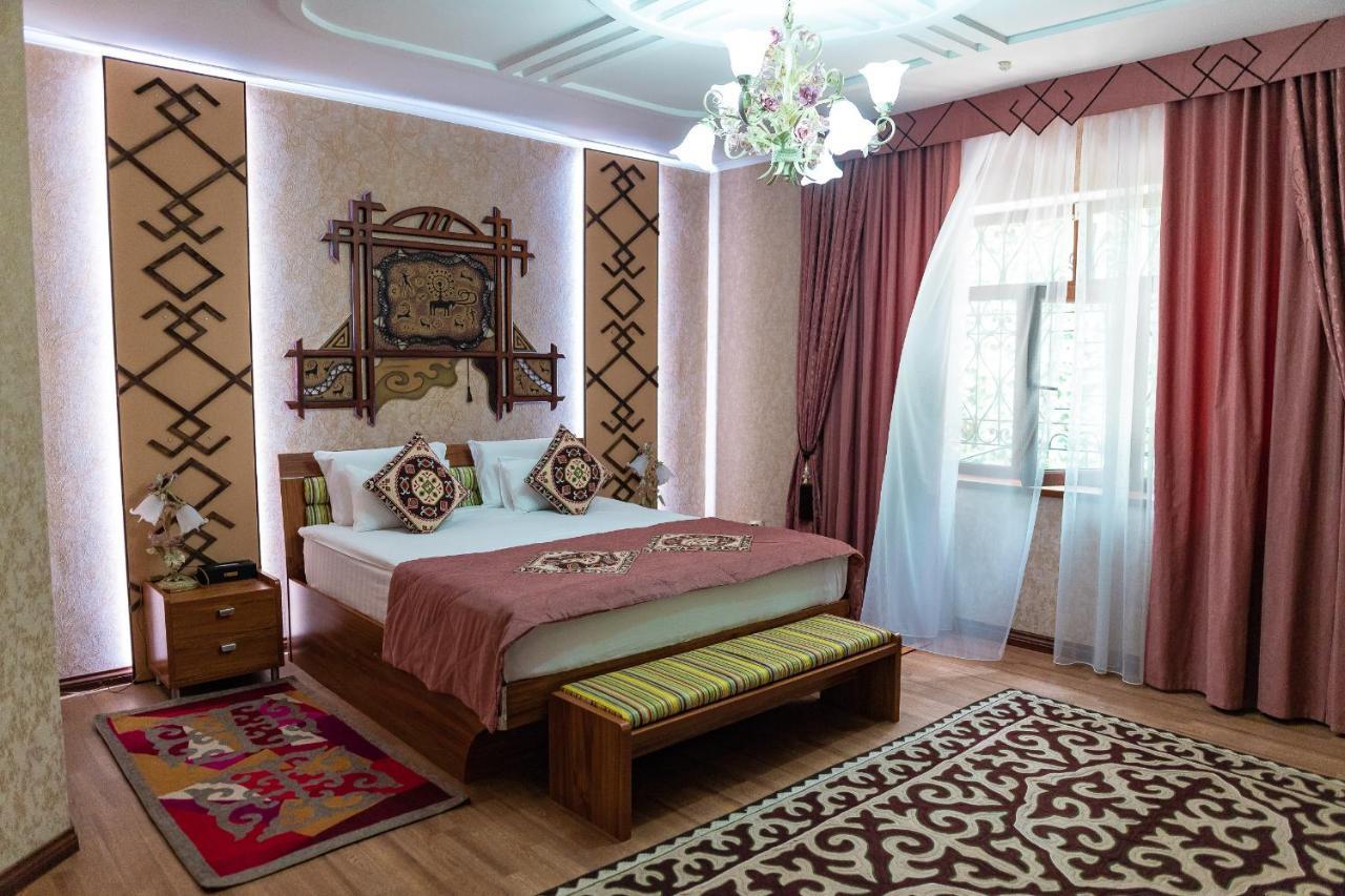 Gоlden Dragon Villa Hotel Biskek Kültér fotó