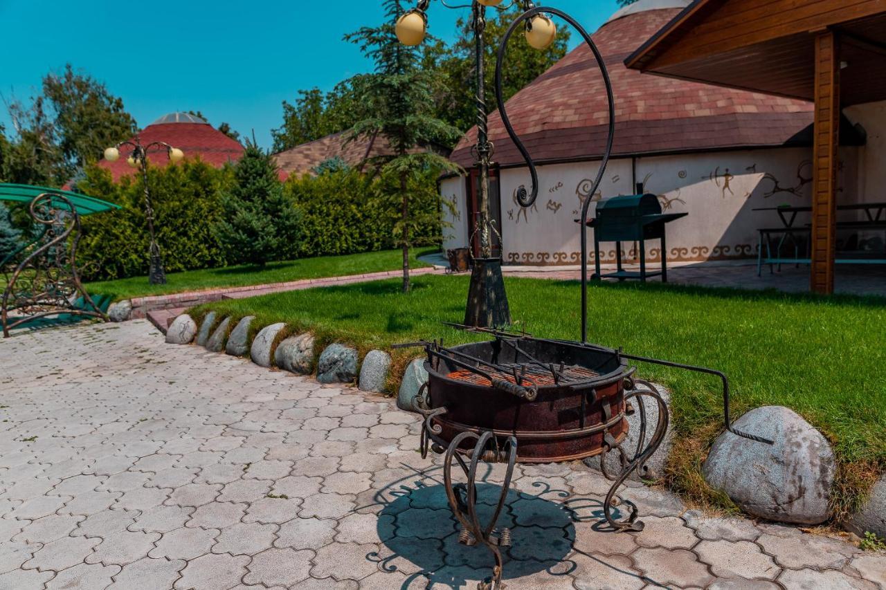 Gоlden Dragon Villa Hotel Biskek Kültér fotó