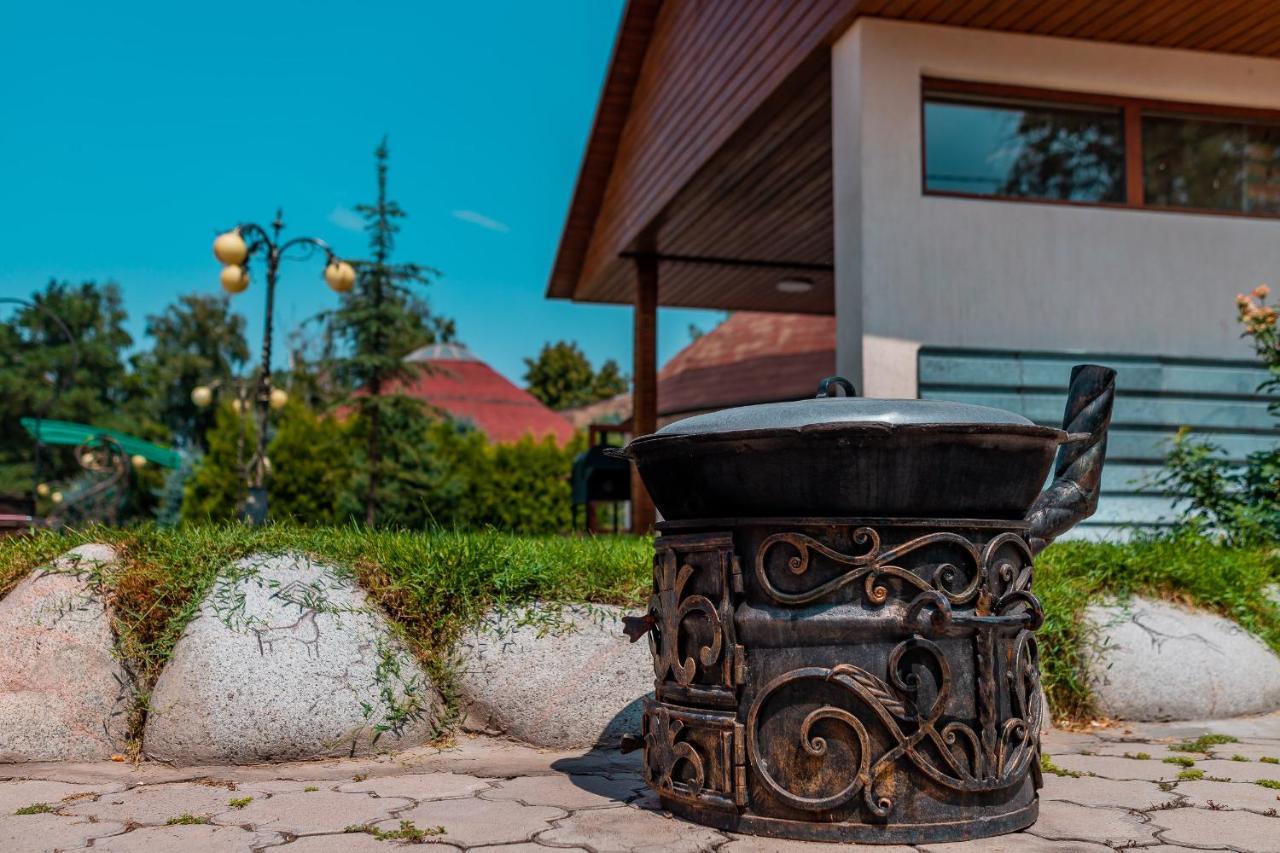 Gоlden Dragon Villa Hotel Biskek Kültér fotó