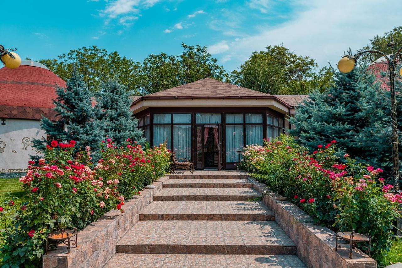 Gоlden Dragon Villa Hotel Biskek Kültér fotó