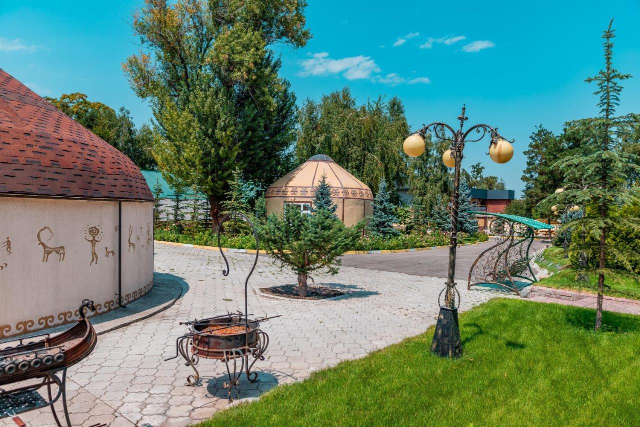 Gоlden Dragon Villa Hotel Biskek Kültér fotó