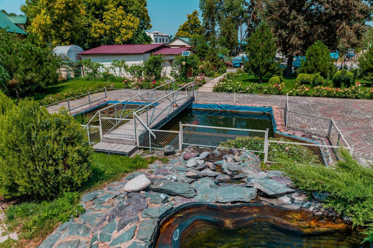 Gоlden Dragon Villa Hotel Biskek Kültér fotó